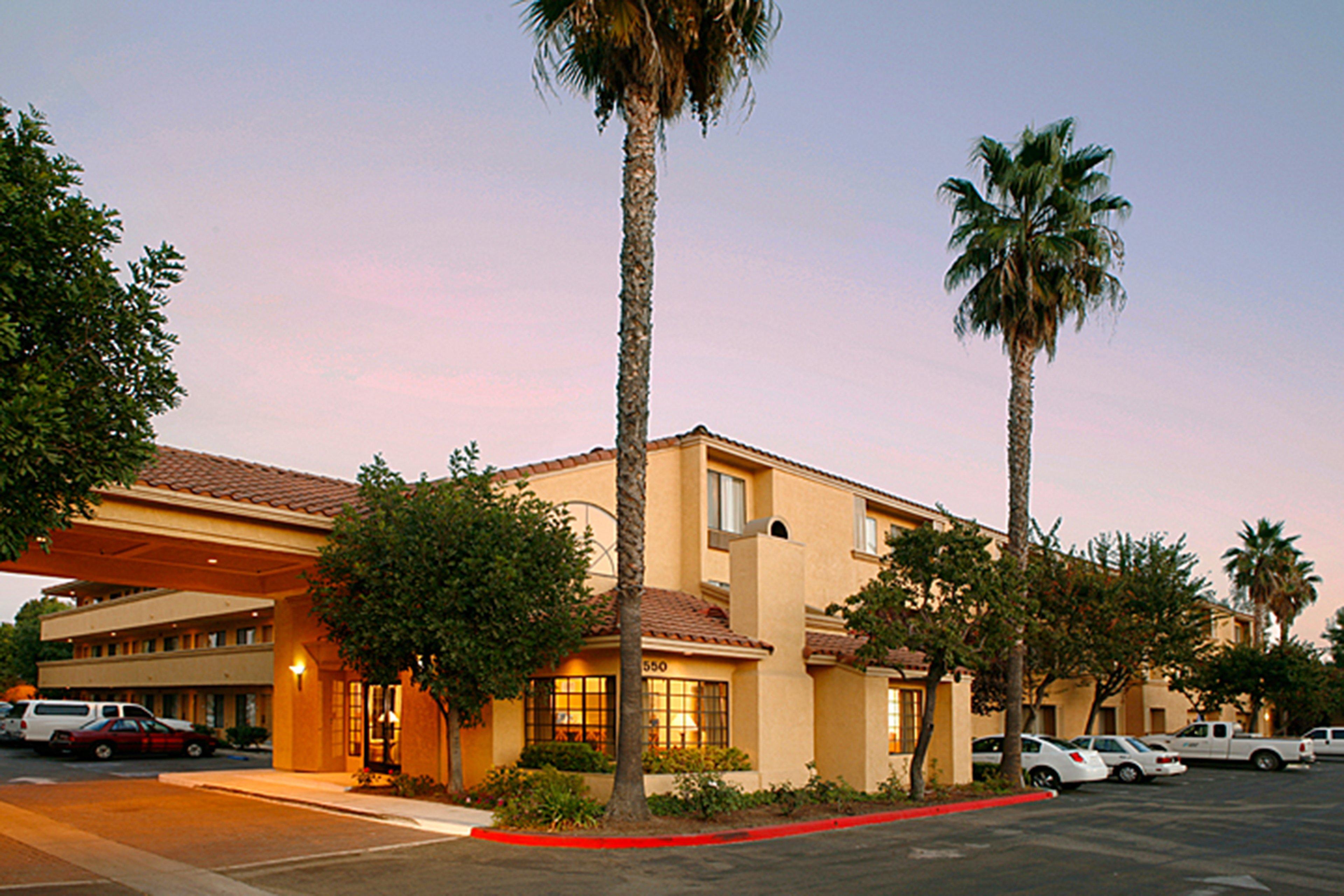 Holiday Inn Express Simi Valley By Ihg Exterior foto