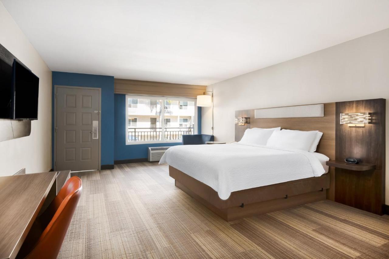 Holiday Inn Express Simi Valley By Ihg Exterior foto