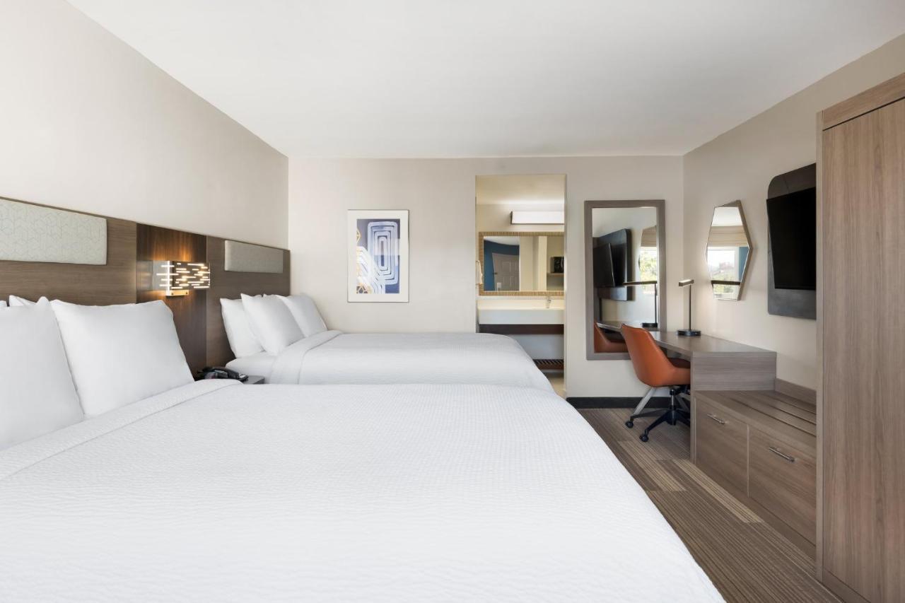 Holiday Inn Express Simi Valley By Ihg Exterior foto
