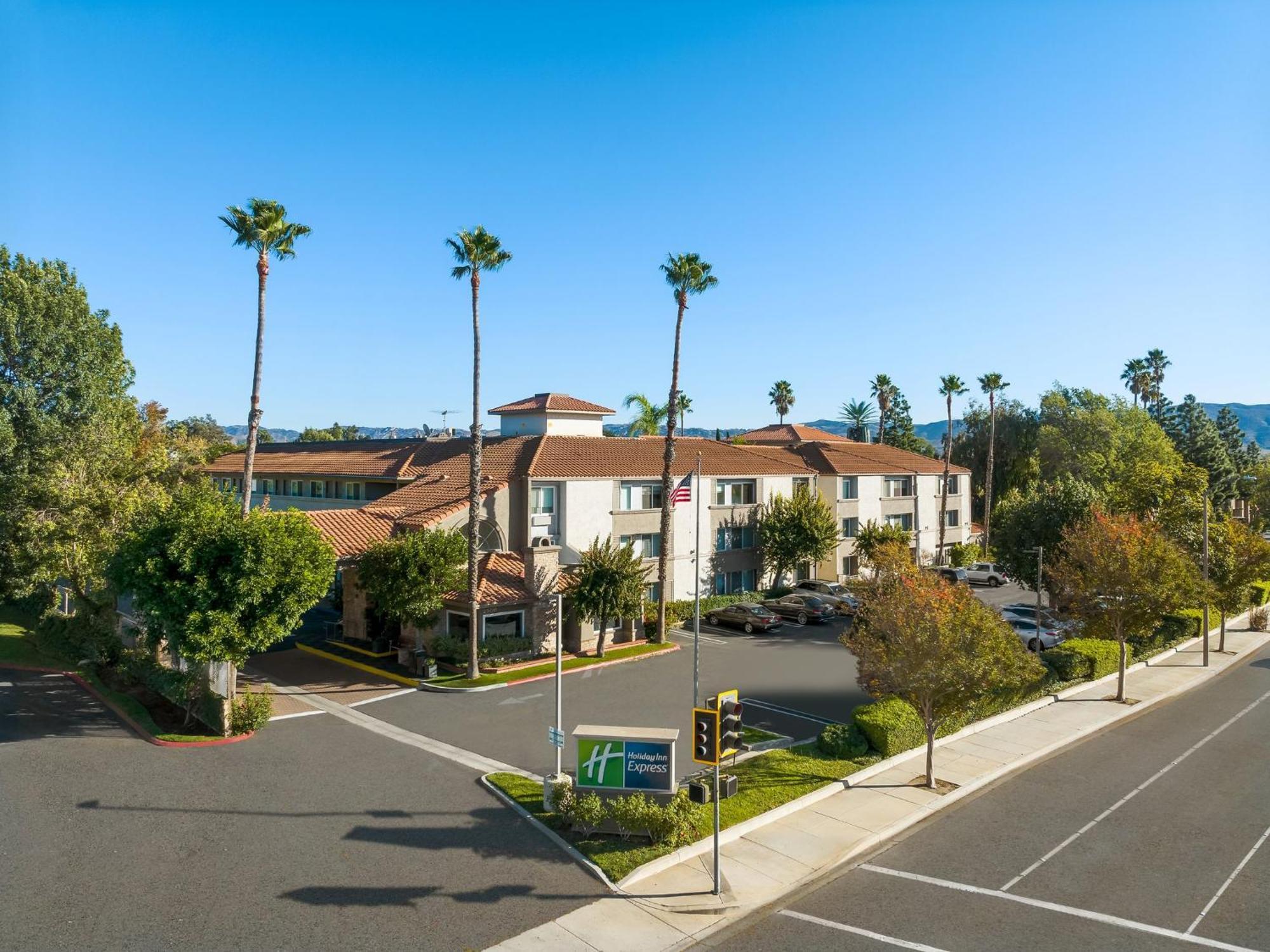 Holiday Inn Express Simi Valley By Ihg Exterior foto