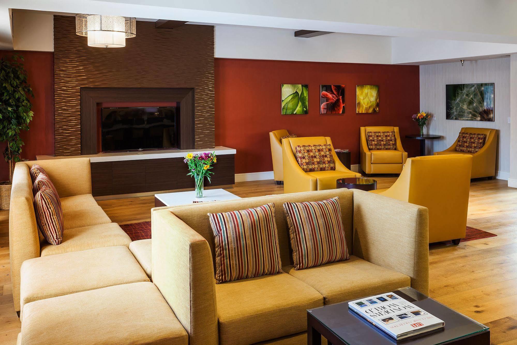 Holiday Inn Express Simi Valley By Ihg Exterior foto