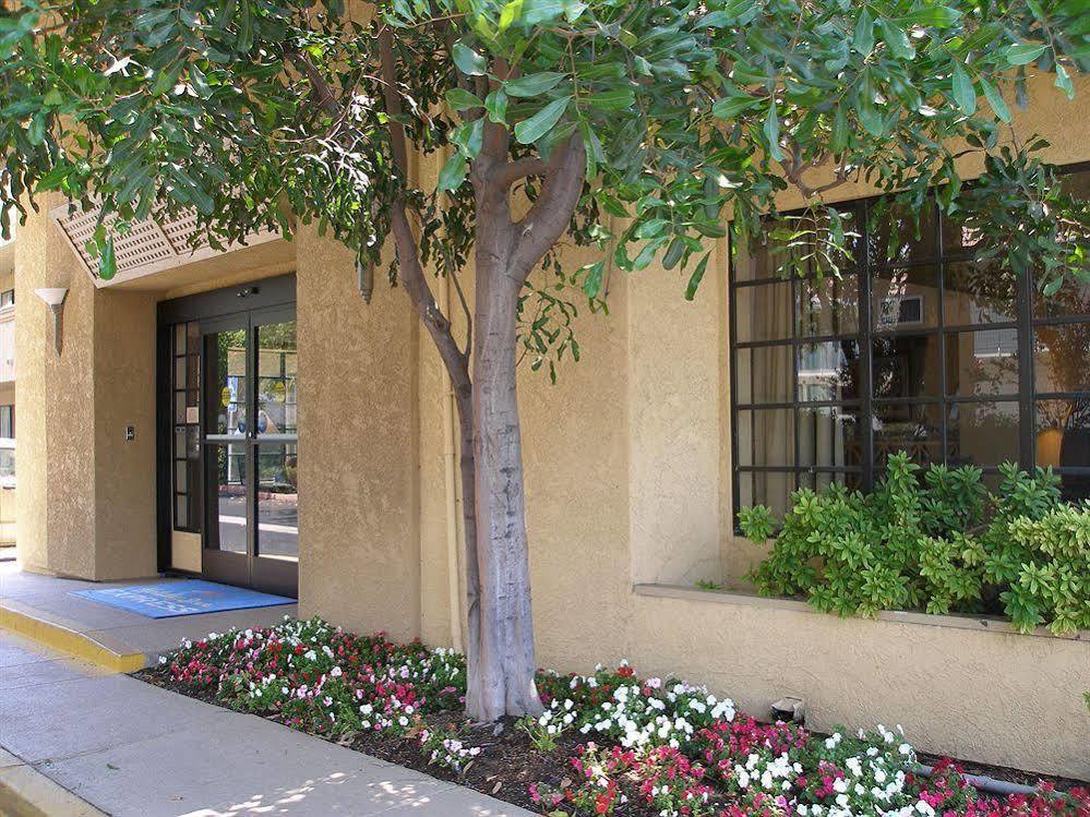 Holiday Inn Express Simi Valley By Ihg Exterior foto