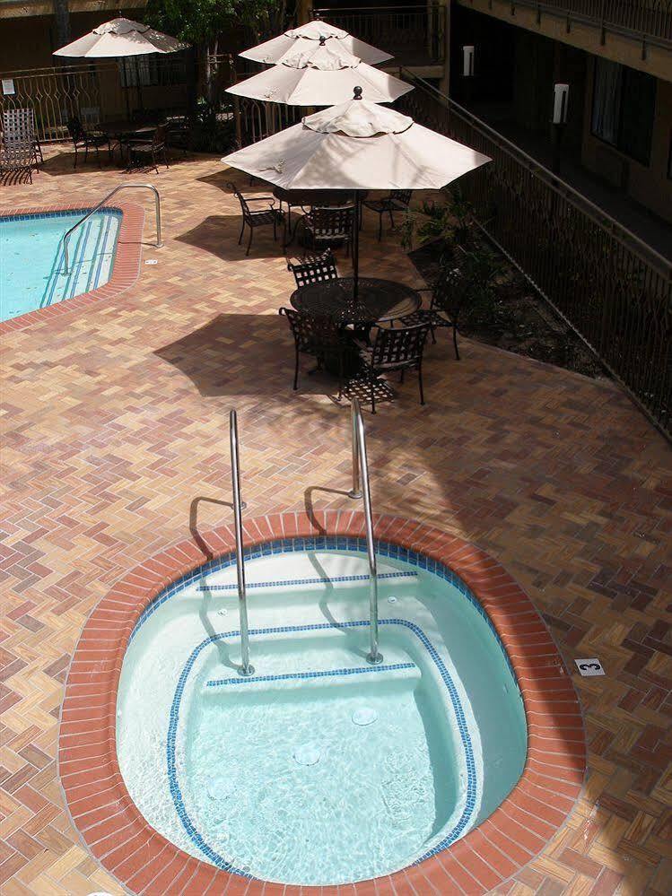 Holiday Inn Express Simi Valley By Ihg Exterior foto